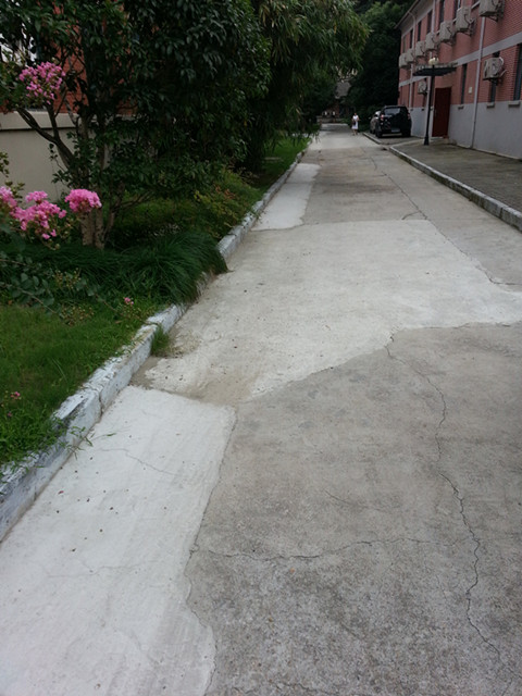 修缮后的医务楼前道路